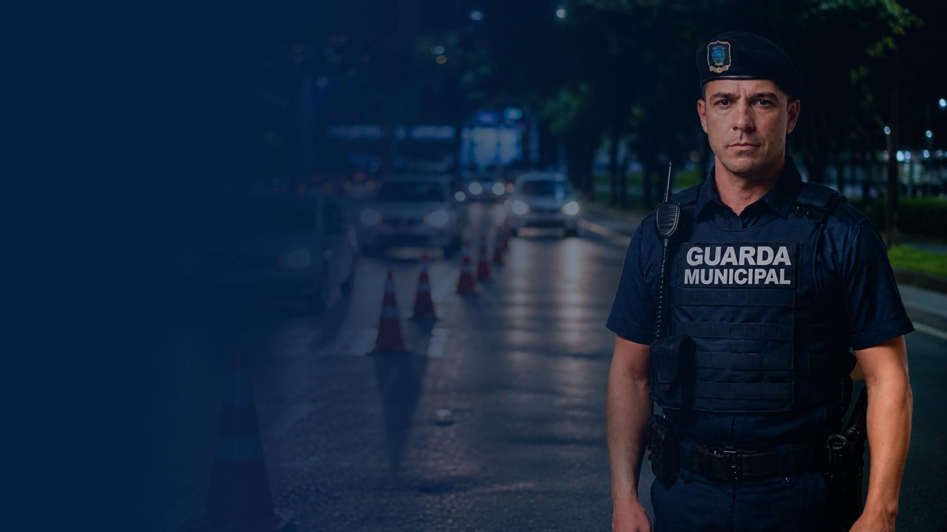 Guarda Municipal em patrulhamento noturno